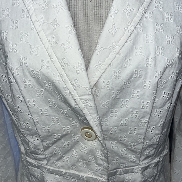donCaster white eyelet fully lined jacket with zipper pockets at the sides, new - Picture 2 of 12